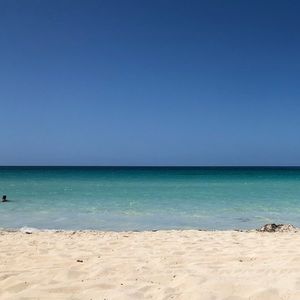 Meet your Posher, Charlesie